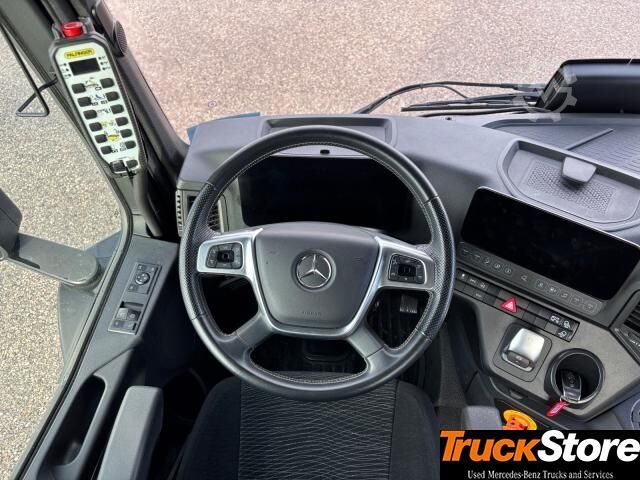 Skip truck  eActros 300 L