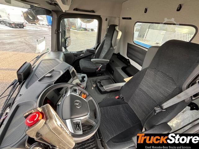 Skip truck  eActros 300 L