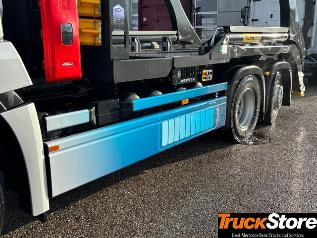 Skip truck  eActros 300 L