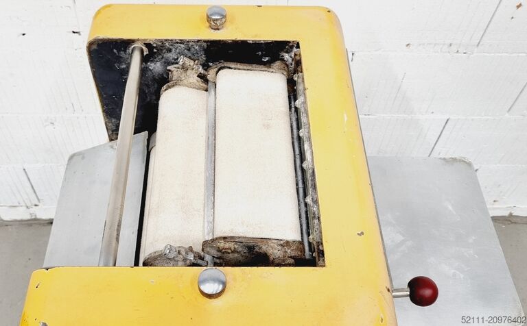 Croissant shaping machine Werner & Pfleiderer WP 300