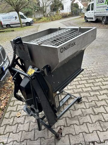 Kehrmaschine / Geräteträger Egholm Park Ranger 2150