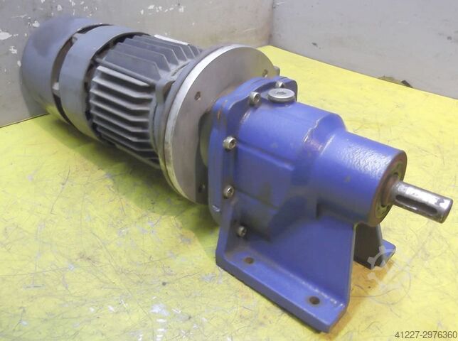 Geared motor 0.37 kW 107 rpm Motovario TRC/2