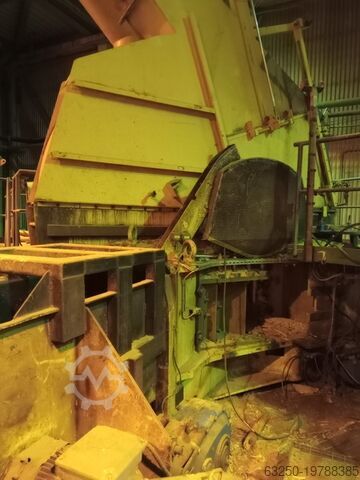 Debarking plant for logs. KMW 