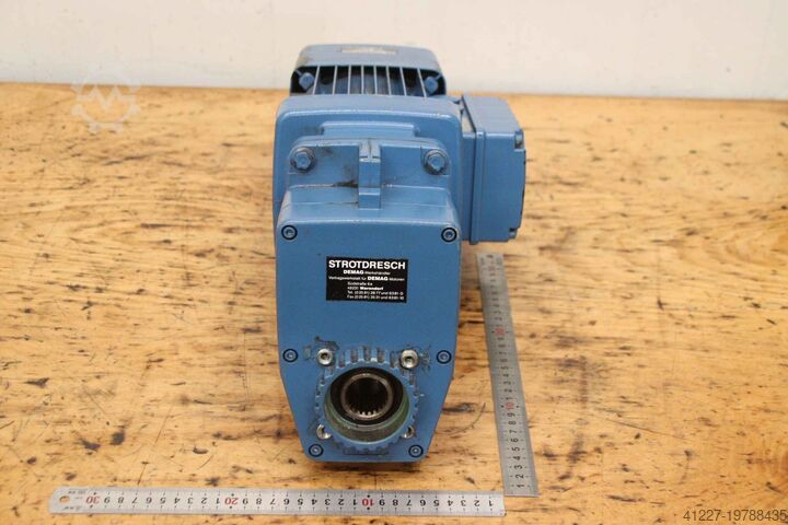 Getriebemotor 0,13/0,50 kW 45/131 U/min DEMAG ZBF80A8/2B020