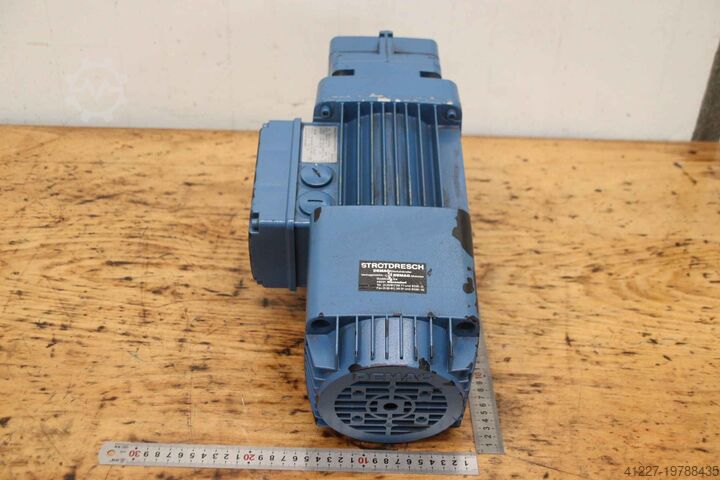 Getriebemotor 0,13/0,50 kW 45/131 U/min DEMAG ZBF80A8/2B020