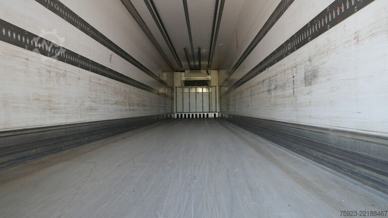 Refrigerated/frozen transport LAMBERET 3 Axle frigo trailer Carrier Vector 1950 Bi-Temp