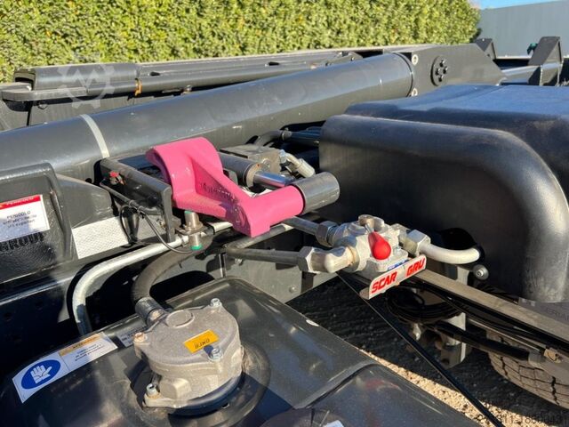 Roll-off tipper truck IVECO IVECO EUROCARGO 180EL28 SCARRABILE