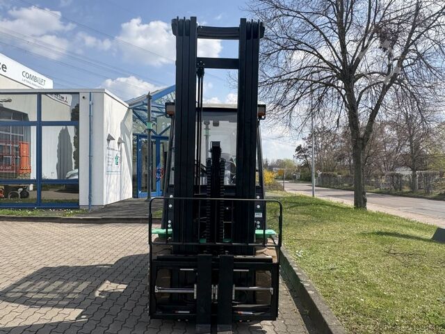 Electric 4-wheel forklift LM ECB35QL - Lithium