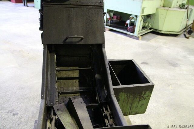 Chip conveyor