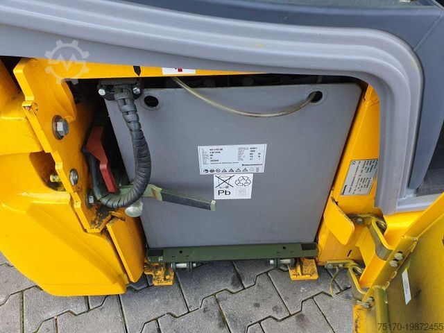 Frontstapler JUNGHEINRICH EFG 215 / Triplex: 4.25m! / SS / nur 3.488h!