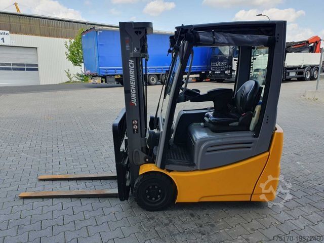 Frontstapler JUNGHEINRICH EFG 215 / Triplex: 4.25m! / SS / nur 2.184h!