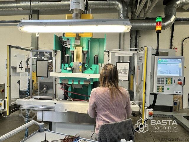 2018 Arburg 275 V 250-70 Schiebetisch Vertikale Spritzgießmaschine Arburg 275 V 250-70 Schiebetisch