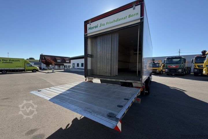 Refrigerated truck Renault Midlum 270.14 L 4x2 Kühlkoffer / HB / Swiss-Vehicle