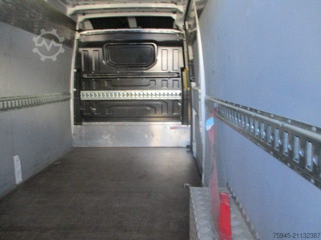 High top van VOLKSWAGEN Crafter, 35 2.0, L4H2, TÜV 06/2026, spez. Aufbau