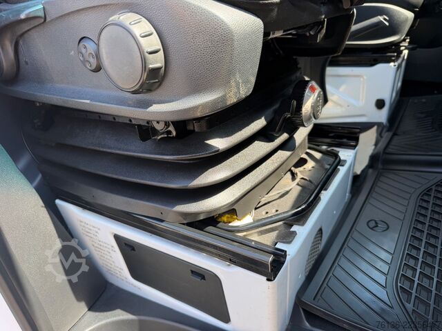 High top van MERCEDES-BENZ Sprinter 516 CDI Maxi Klima LED Werkstatt Standh