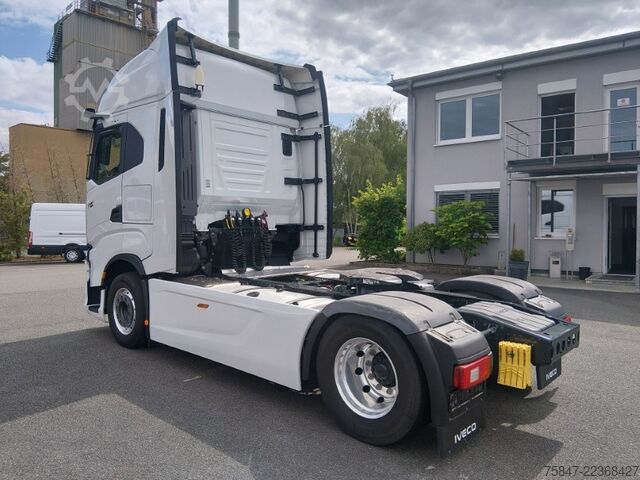 Standard tractor unit Iveco S-Way AS 440 S 50 T/FP Standklima Navi