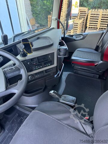 Standard tractor unit VOLVO FH 500