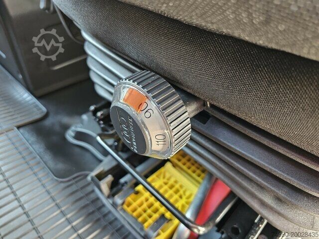 Transporter mit Koffer Iveco Daily 35S18 3.0 Koffer Voll-LED Navigation