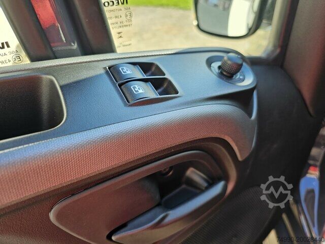 Transporter mit Koffer Iveco Daily 35S18 3.0 Koffer Voll-LED Navigation