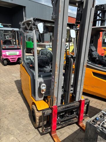 Electric 4-wheel forklift Jungheinrich EFG320