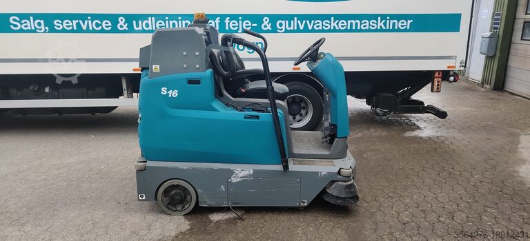 Ride-On Sweeper Tennant S16