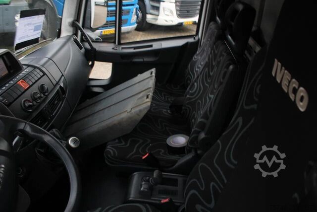 Box body Iveco Eurocargo 80E18 + MANUAL + EURO 5 + 3 STOELEN