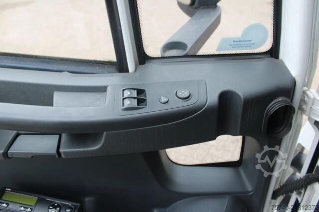 Box body Iveco Eurocargo 80E18 + MANUAL + EURO 5 + 3 STOELEN