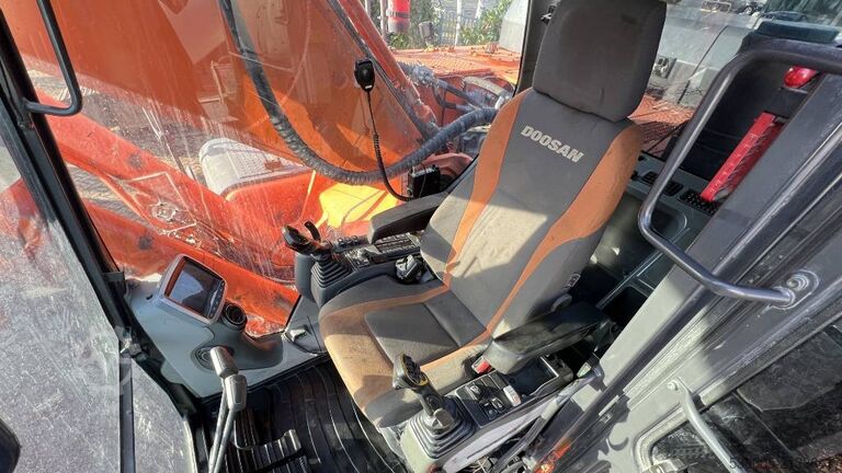 Crawler excavator Doosan DX 340 LC-3       2014