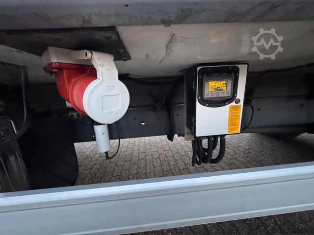 Refrigerated truck DAF LF 16.260 Tiefkühlkoffer mit Ladebordwand