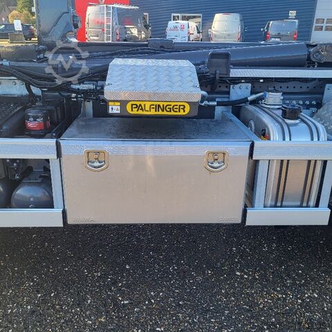 Telehoist load trolley Renault C440 6x4 - Palfinger