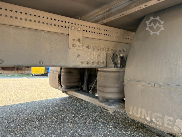 Curtain sider van RENAULT RENAULT D210 Planefahrzeug