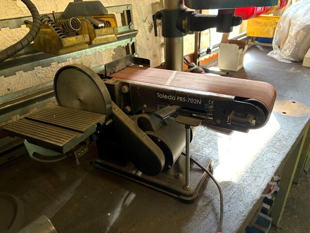 Workbench with contents STRACK nan