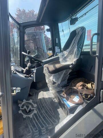 Wheel loader MECALAC AX700