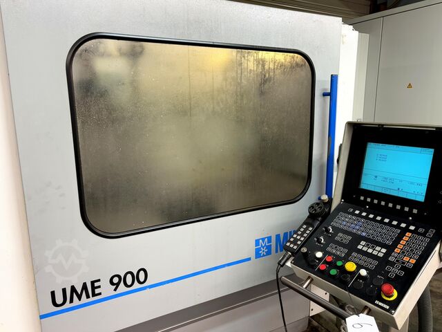 Universal-Bearbeitungszentrum MIKRON UME 900