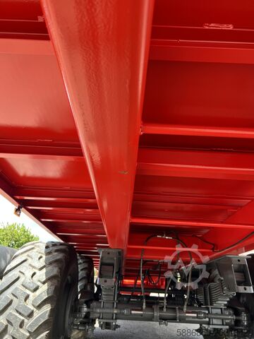 Trailer for Palox, straw