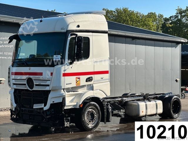 Truck chassis MERCEDES-BENZ Actros 1833 4x2 Fahrgestell Euro6 *DEFEKT*