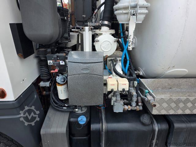 Suction vehicle Aebi Schmidt MT 750 Reinex 3m³ AHK