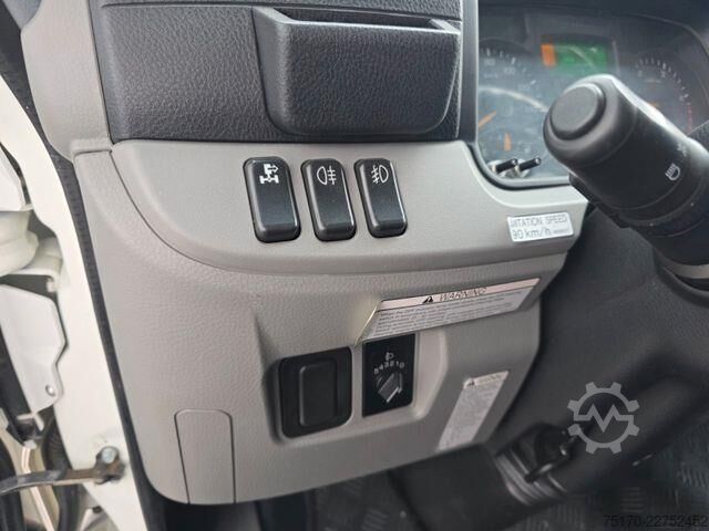  Mitsubishi Fuso Canter 7C18D DoKa 7 Sitze AHK