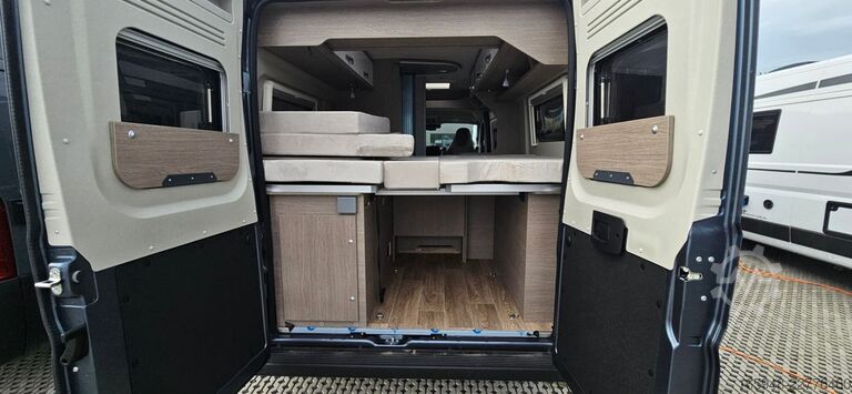 Campervan PÖSSL PÖSSL Roadstar 600 L*Längsbetten auf 6m