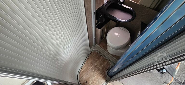 Campervan PÖSSL PÖSSL Roadstar 600 L*Längsbetten auf 6m