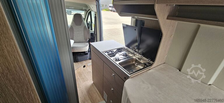 Campervan PÖSSL PÖSSL Roadstar 600 L*Längsbetten auf 6m