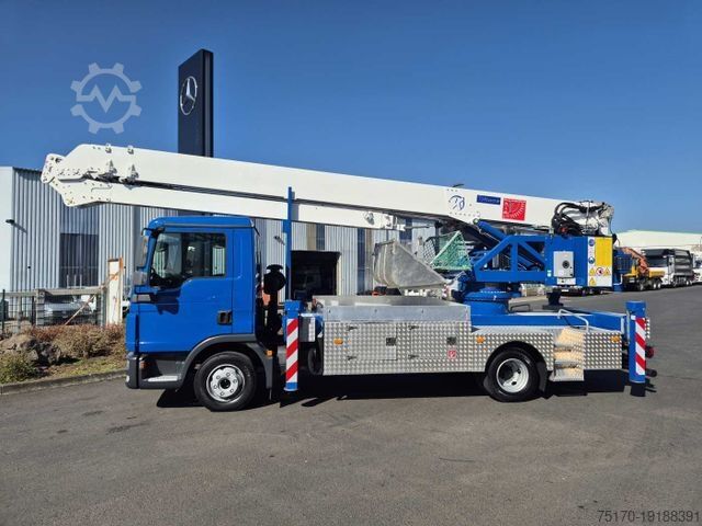 Truck-mounted crane van MAN TGL 8.150 Dachdeckerkran Klaas K25-30 TSP Funk