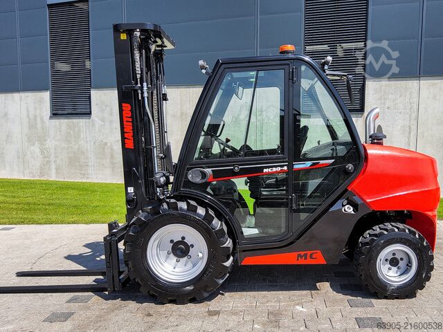 All-terrain forklift Manitou MC 30-4