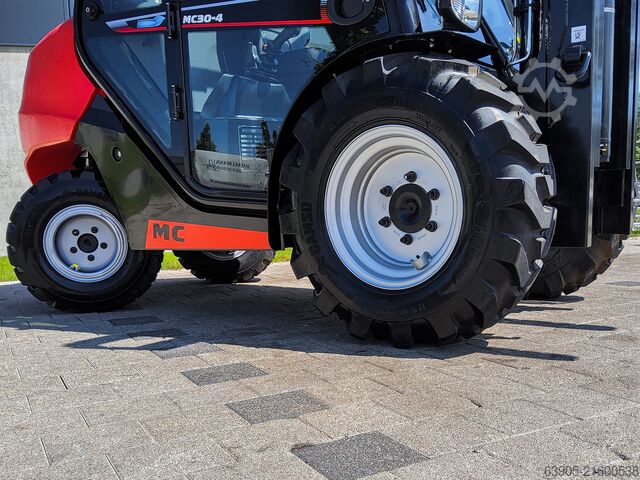 All-terrain forklift Manitou MC 30-4