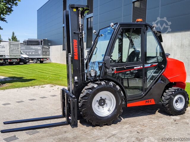 All-terrain forklift Manitou MC 30-4