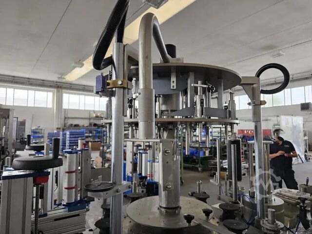 Etikettiermaschine P.E. Labellers Rotary 770 8T 3S 3E