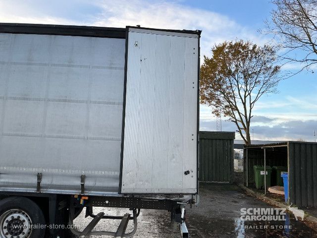 Open semitrailer with tarp Schmitz Cargobull Curtainsider Standard Faltwandtür rechts