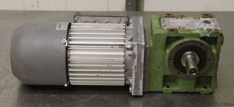 Geared motor 0.55 kW 109 rpm Lenze MDXMA2M080-12