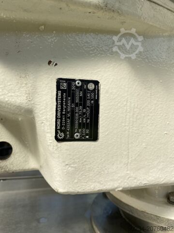 1.000-Liter-Edelstahl-Mischbehälter, stehend, doppelwandig (mit Mantel). NETZSCH 1000 Litre