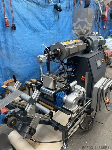 Extruder with wide slot die AGRIFON 25/25 LD